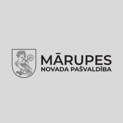 Mārupes novada ģerbonis, melnbalts ar uzrakstu, horizontāls