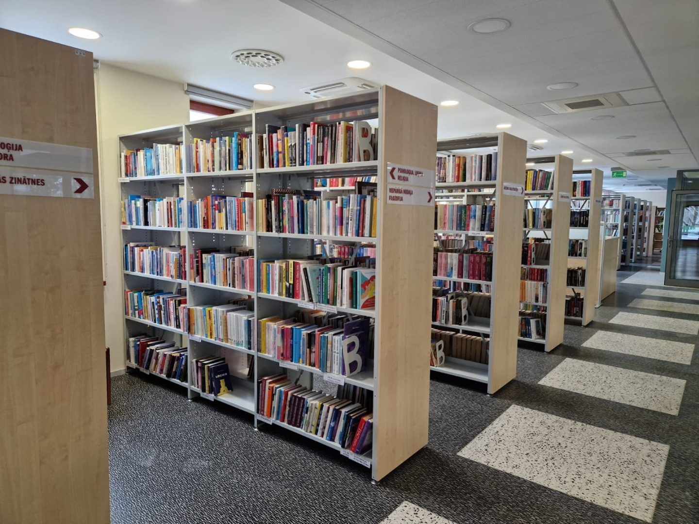 Mazcenas bibliotēka