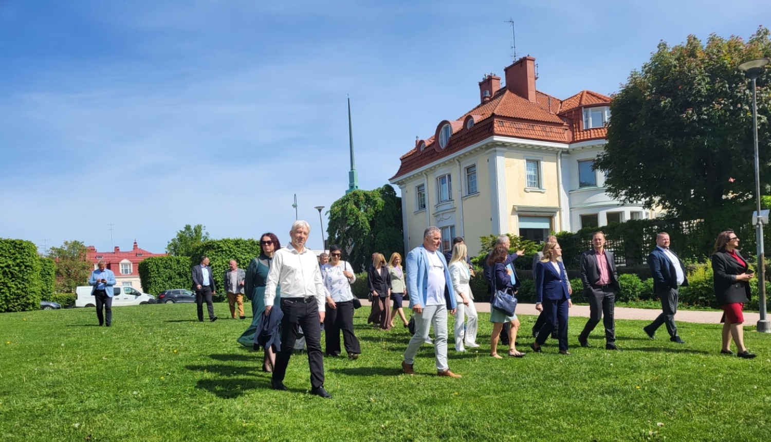 Pieredzes apmaiņa Somijā: no patvertnēm skolās un drošas mācību vides līdz iedzīvotāju labbūtībai